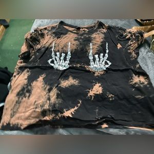 Skull hand shirt